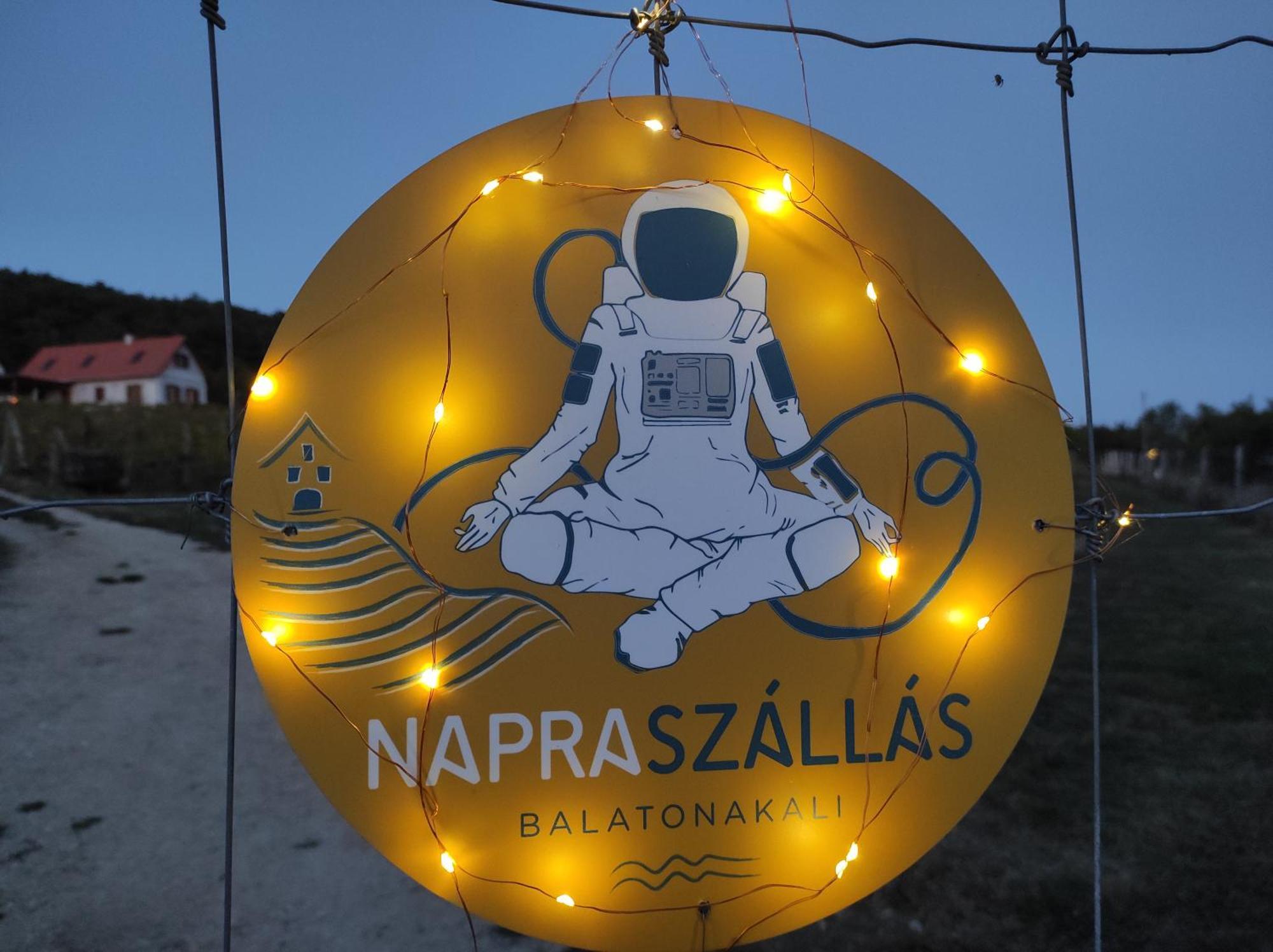 Napraszallas Vendeghaz 벌러토너컬리 외부 사진